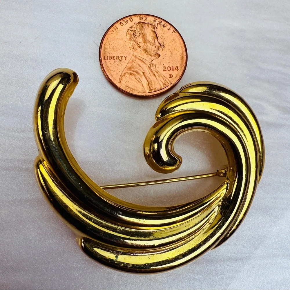 Vintage Goldtone Weighted Swirl Brooch